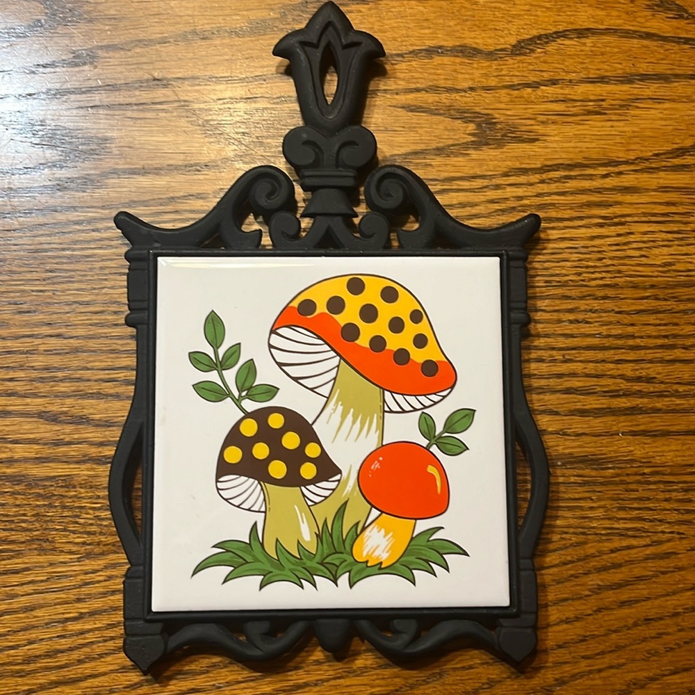 Vintage Merry Mushroom Cast Iron Trivet